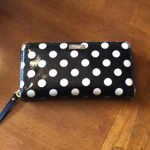Kate Spade ♠️ Beautiful Large wallet! Grab & go~ Lots of pockets and storage ~